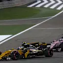 Palmer (GBR) Renault Sport F1 Team RS17 and Perez (MEX) Force India VJM10 battle for position at Formula One World Championship, Rd3, Bahrain Grand Prix Race, Bahrain International Circuit, Sakhir, Bahrain, Sunday 16 April 2017. © Sutton Motorsport Images