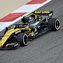 Carlos Sainz (ESP) Renault Sport F1 Team RS18 at Formula One World Championship, Rd2, Bahrain Grand Prix, Practice, Bahrain International Circuit, Sakhir, Bahrain, Friday 6 April 2018. © Simon Galloway/Sutton Images