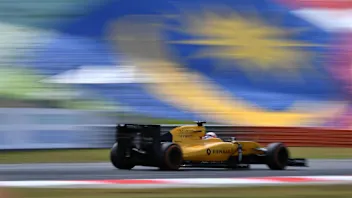Kevin Magnussen (DEN) Renault Sport F1 Team RS16 at Formula One World Championship, Rd16, Malaysian