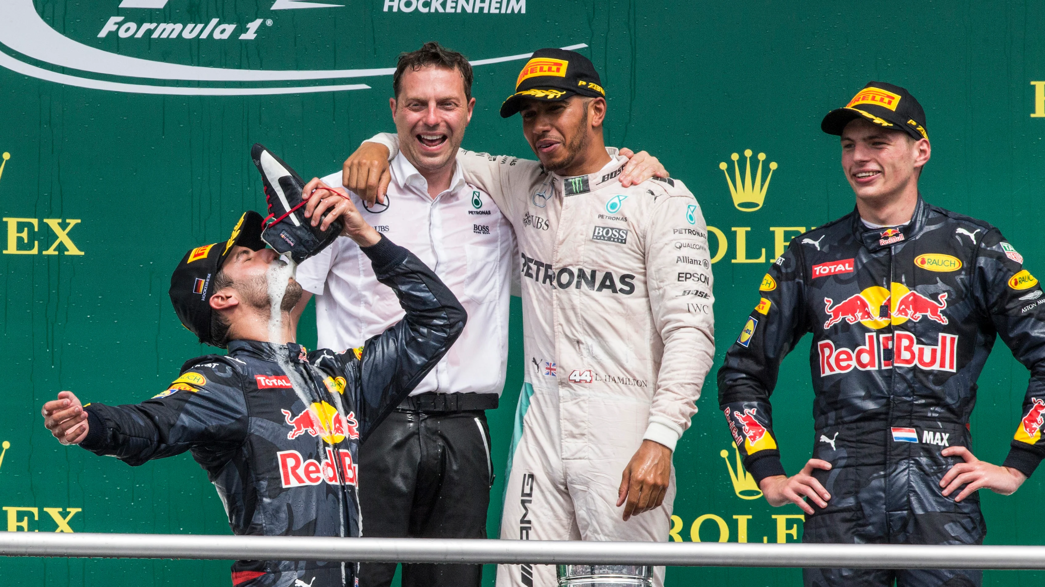 www.sutton-images.com
Lewis Hamilton (GBR) Mercedes AMG F1 and Max Verstappen (NED) Red Bull