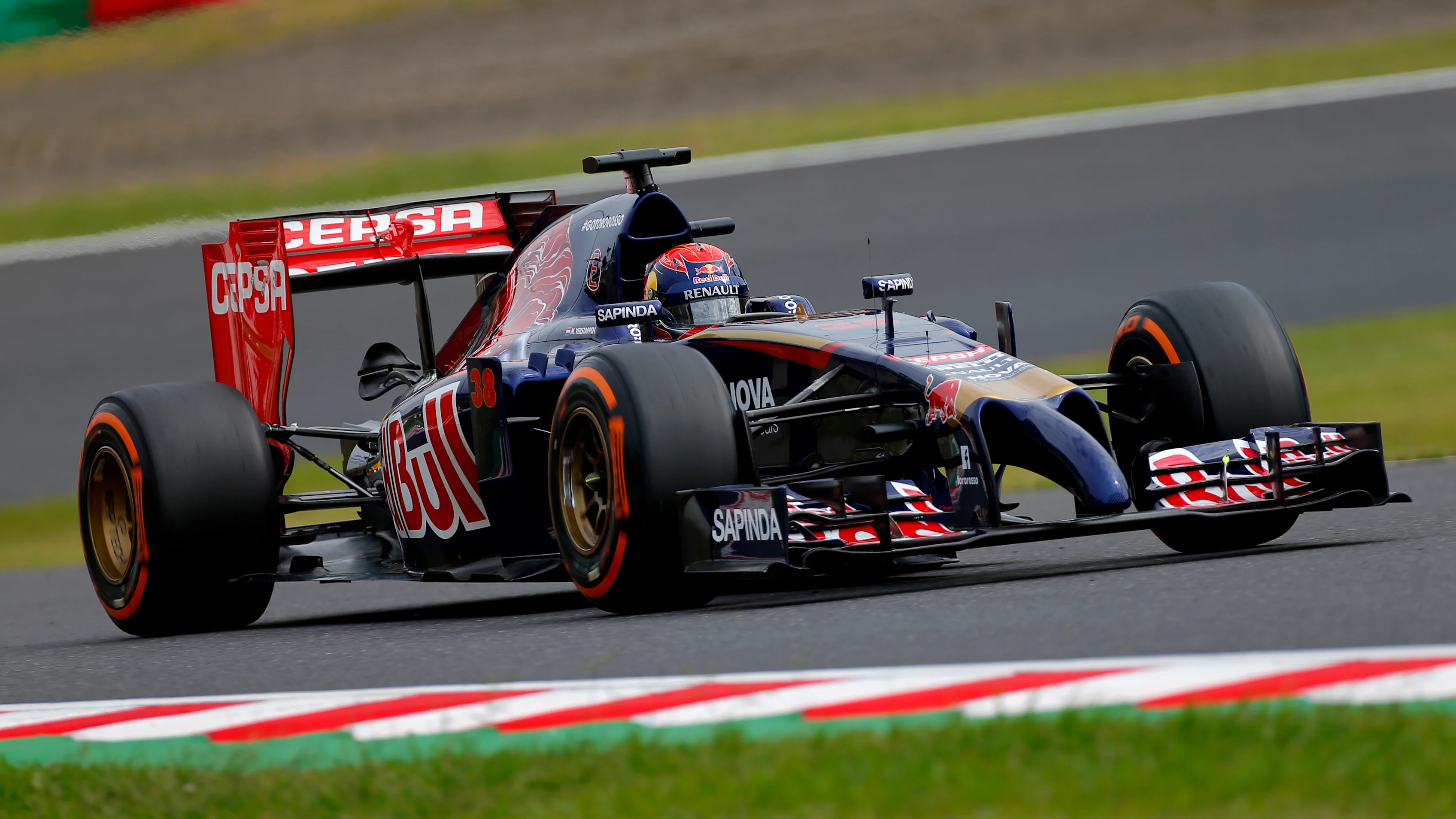 www.sutton-images.com
Max Verstappen (NED) Scuderia Toro Rosso STR9.
Formula One World