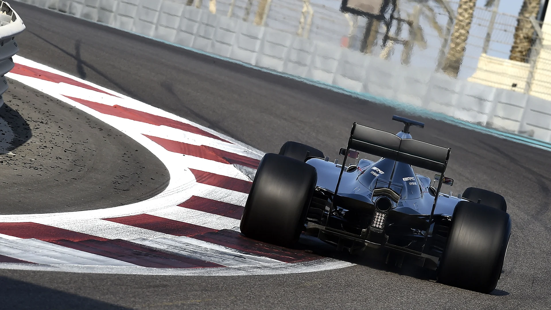 ABU DHABI 2017 TYRE TEST
