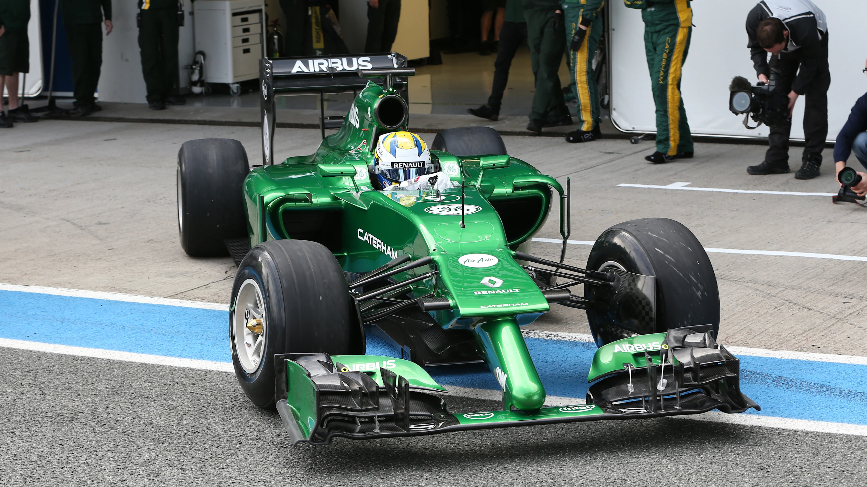 Marcus Ericsson exits the garage in the unusual Caterham CT05. Formula One Testing, Jerez, Spain, Day One, Tuesday 28 January 2014. © Sutton Motorsport Images
