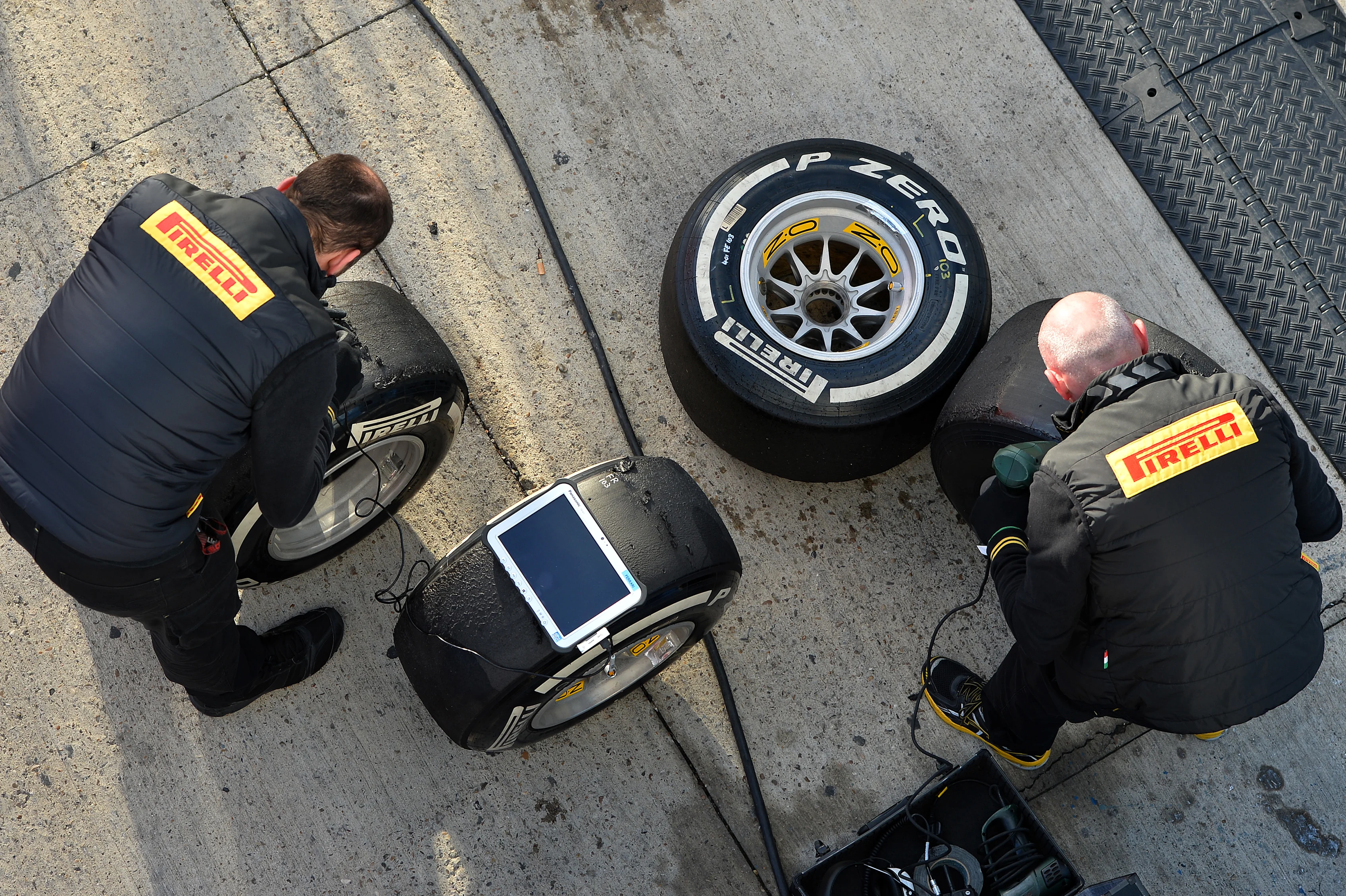 Pirelli engineers and Pirelli tyres. Formula One Testing, Jerez, Spain, Day Two, Wednesday 29