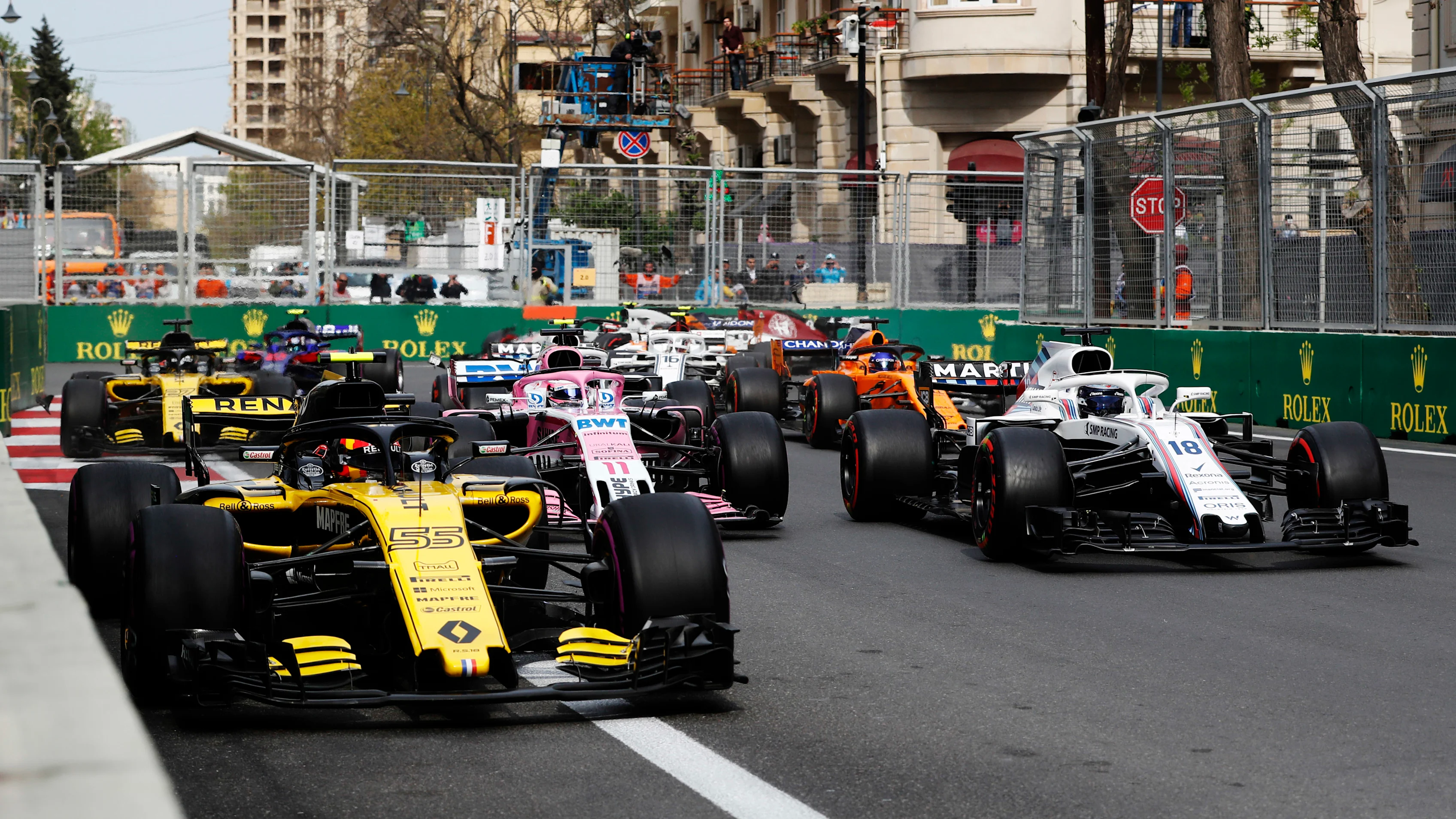 BAKU CITY CIRCUIT, AZERBAIJAN - APRIL 29: Carlos Sainz Jr., Renault Sport F1 Team R.S. 18, leads