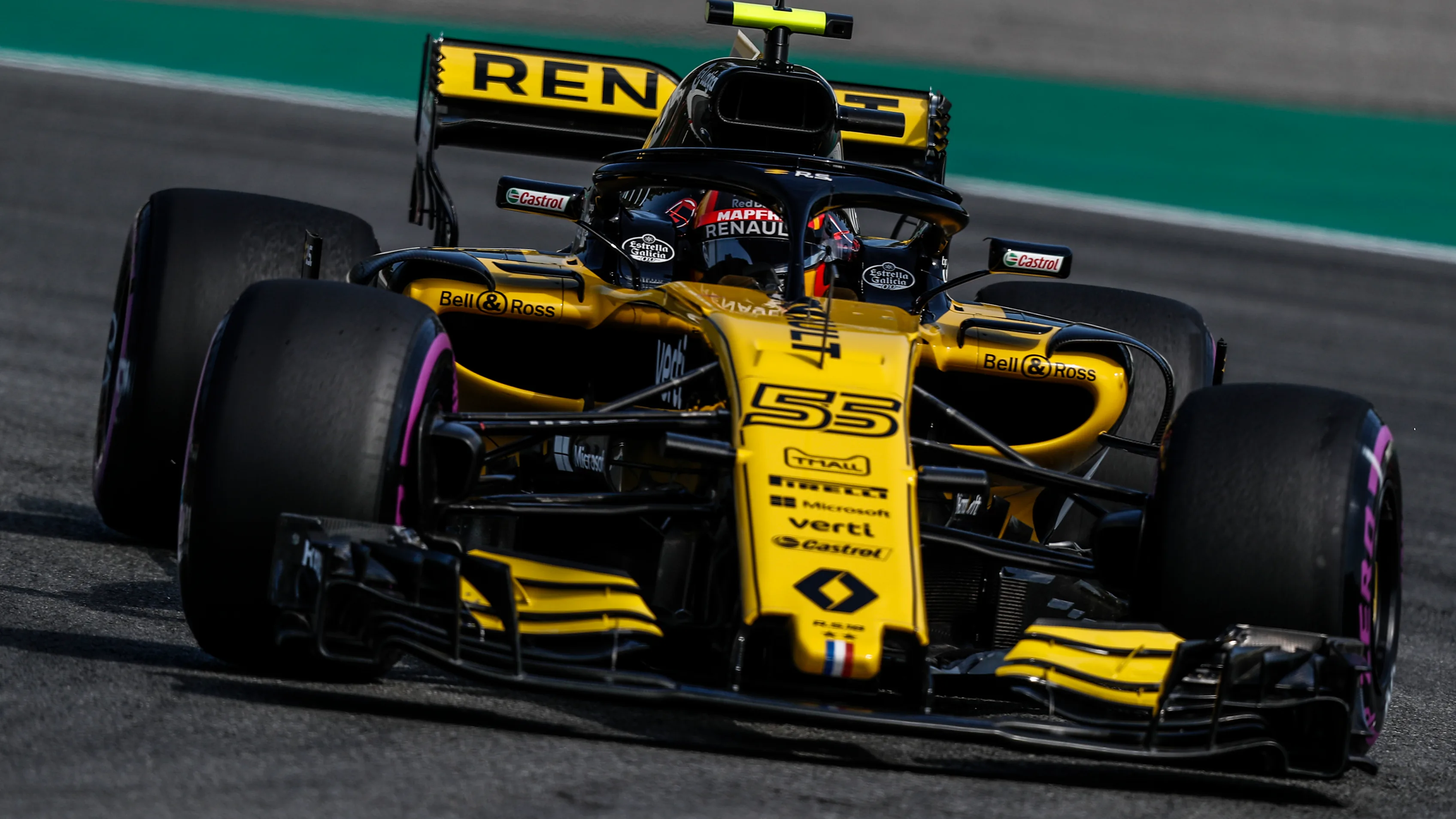 Carlos Sainz ran with the old front wing in Germany... © Sutton Images