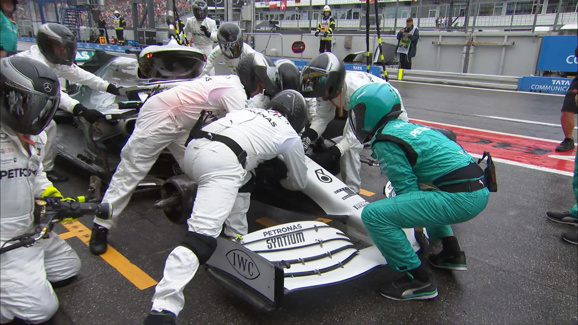 GERMAN GP: Disaster for Hamilton as car damage prompts uncheduled stop_NS_HL