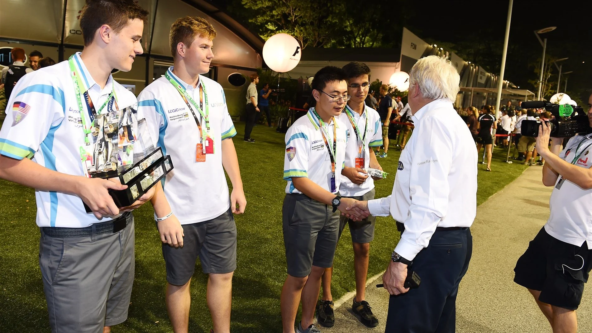 F1 in Schools World Champions Union Racing International with Charlie Whiting (GBR) FIA Delegate and the Bernie Ecclestone trophy at Formula One World Championship, Rd13, Singapore Grand Prix, Qualifying, Marina Bay Street Circuit, Singapore, Saturday 19  September 2015. &copy; Sutton Motorsport Images