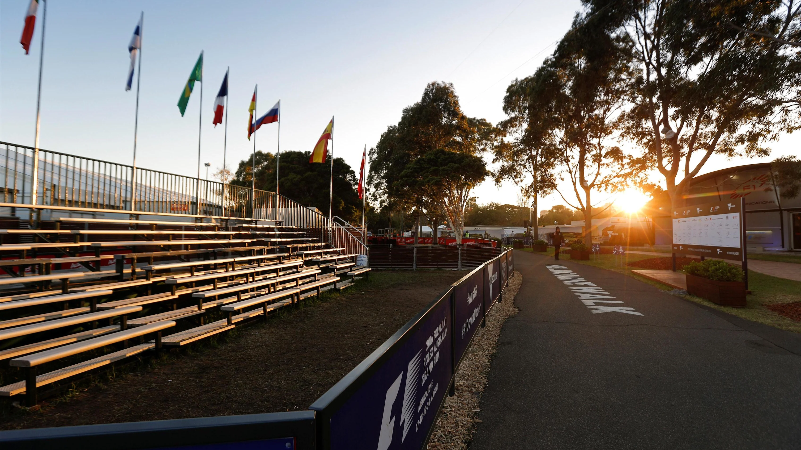 The Melbourne walk at sunrise at Formula One World Championship, Rd1, Australian Grand Prix, Race, Albert Park, Melbourne, Australia, Sunday 20 March 2016. &copy; Sutton Motorsport Images