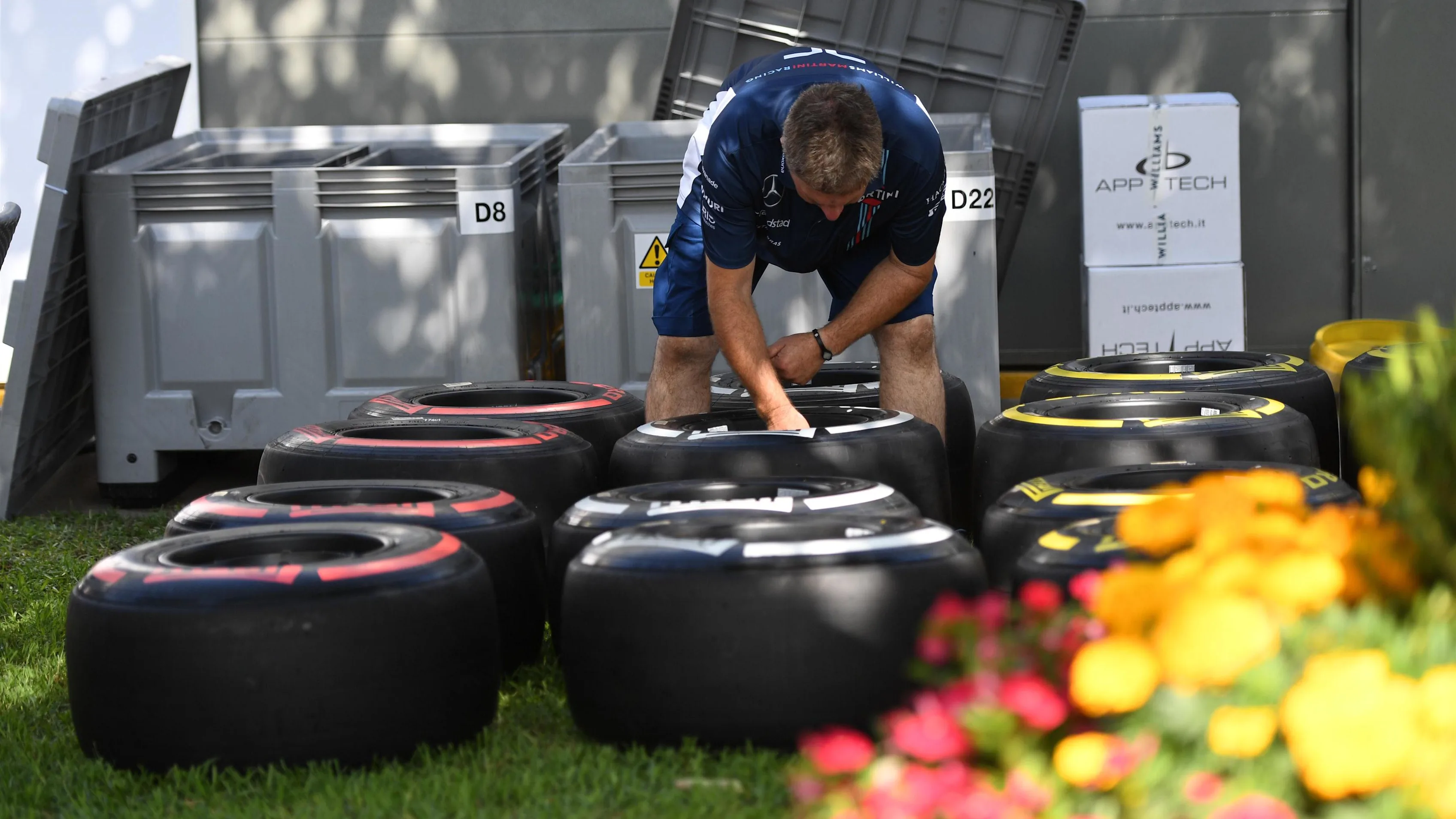 Williams mechanic with Pirelli tyres at Formula One World Championship, Rd1, Australian Grand Prix, Preparations, Albert Park, Melbourne, Australia, Wednesday 16 March 2016. &copy; Sutton Motorsport Images