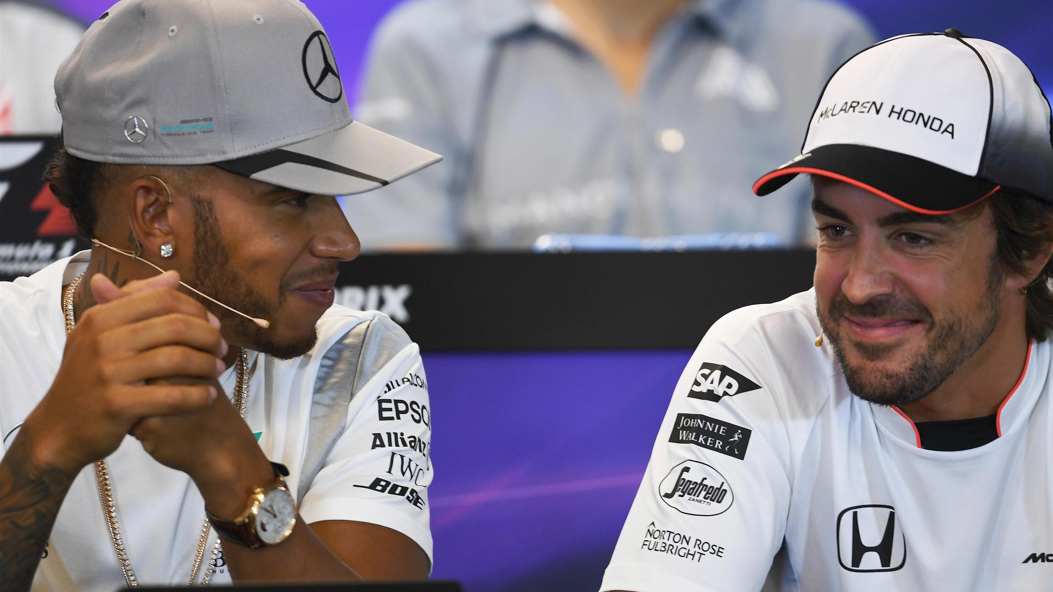 Lewis Hamilton (GBR) Mercedes AMG F1 and Fernando Alonso (ESP) McLaren in the Press Conference at