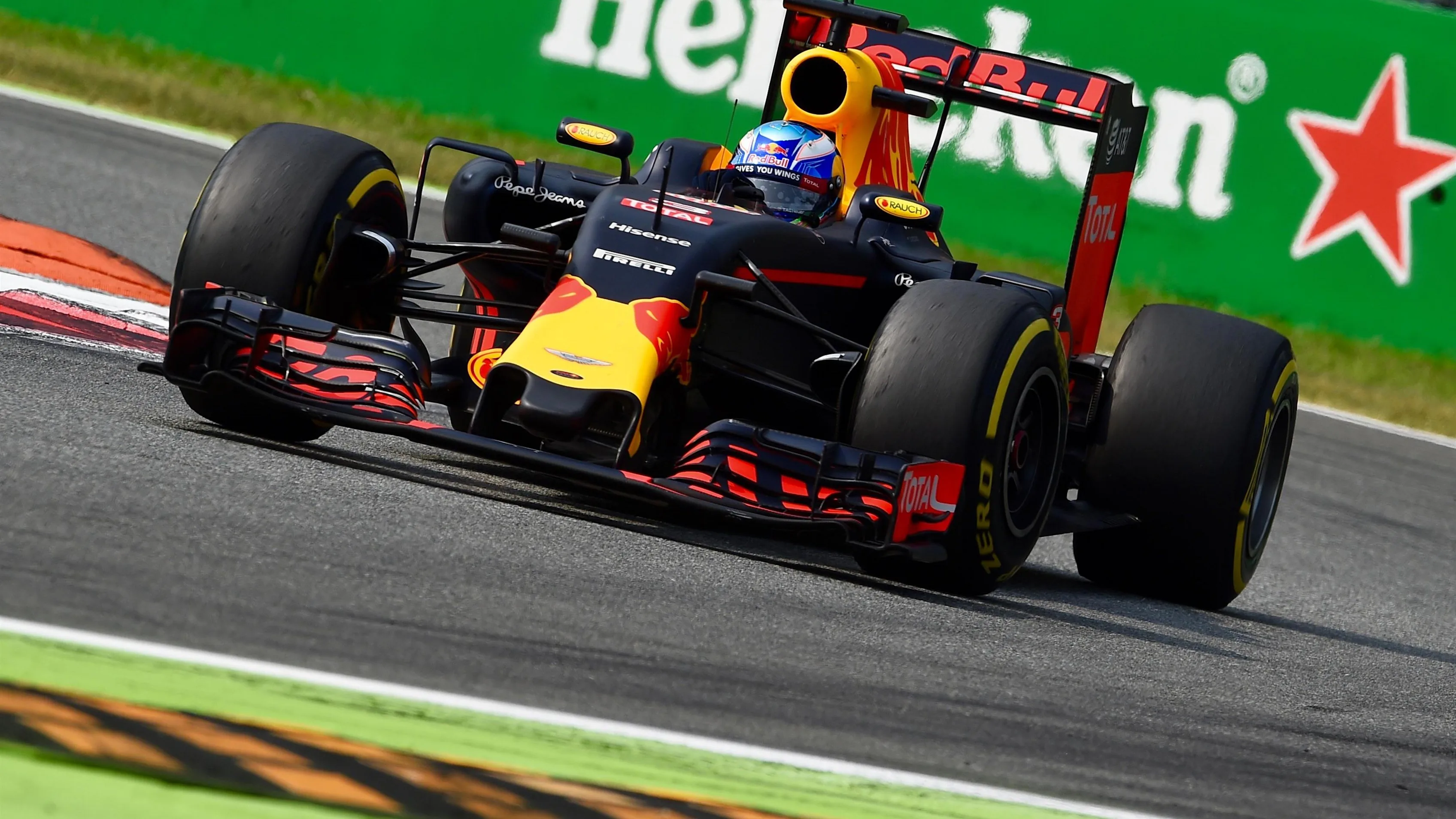 Daniel Ricciardo (AUS) Red Bull Racing RB12 at Formula One World Championship, Rd14, Italian Grand