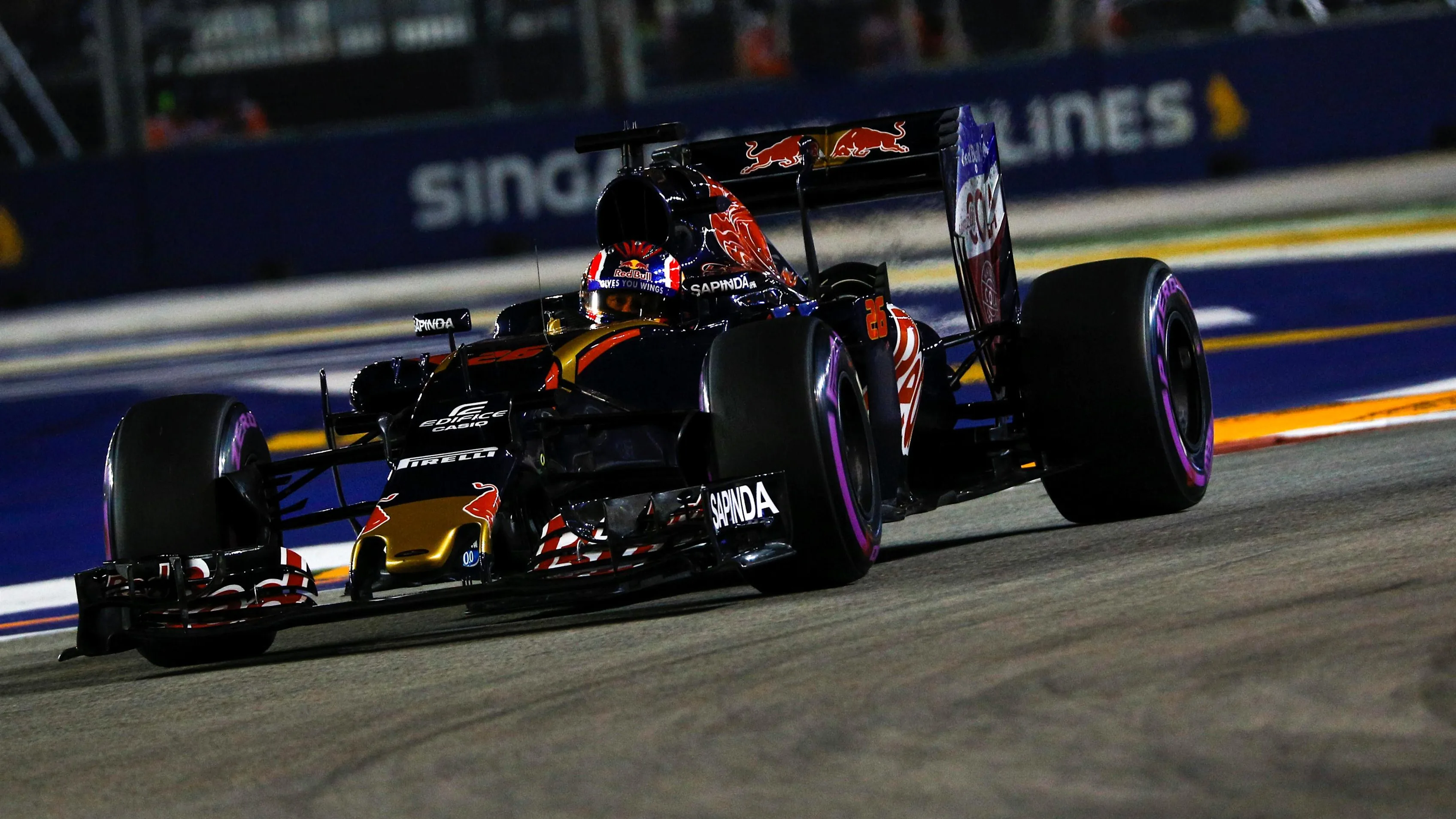Daniil Kvyat (RUS) Scuderia Toro Rosso STR11 at Formula One World Championship, Rd15, Singapore Grand Prix, Qualifying, Marina Bay Street Circuit, Singapore, Saturday 17 September 2016. &copy; Sutton Images