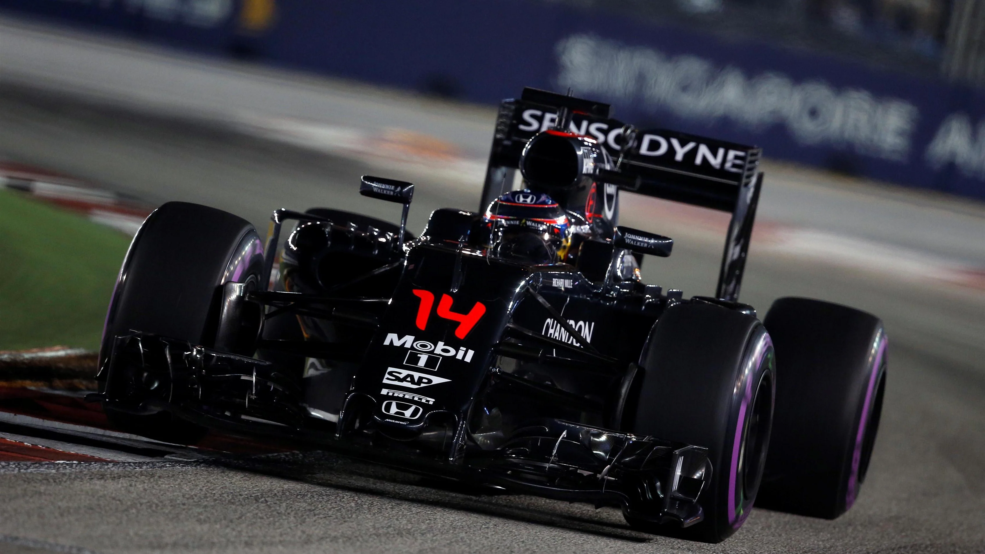 Fernando Alonso (ESP) McLaren MP4-31 at Formula One World Championship, Rd15, Singapore Grand Prix, Qualifying, Marina Bay Street Circuit, Singapore, Saturday 17 September 2016. &copy; Sutton Images