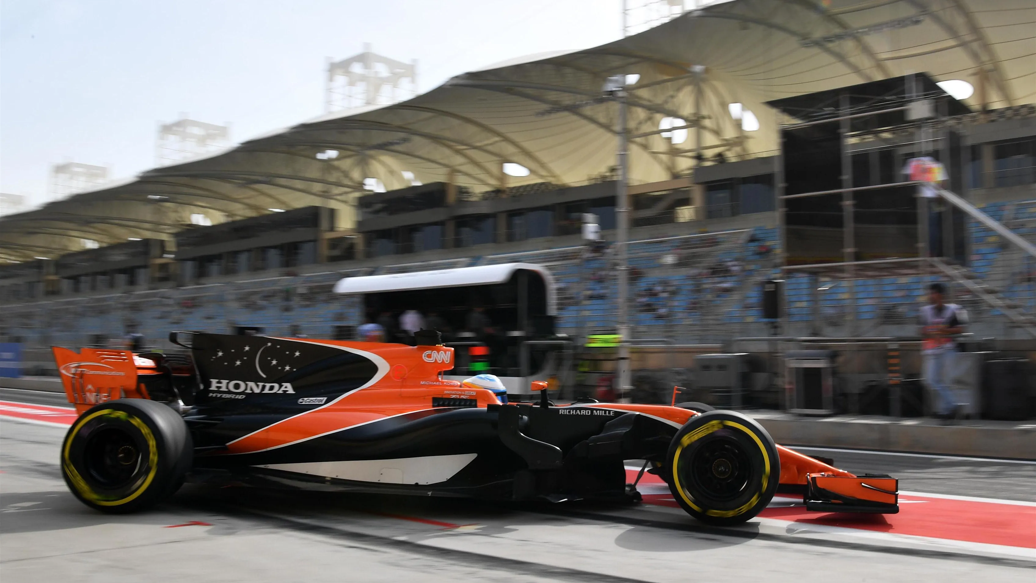Fernando Alonso (ESP) McLaren MCL32 at Formula One World Championship, Rd3, Bahrain Grand Prix Qualifying, Bahrain International Circuit, Sakhir, Bahrain, Saturday 15 April 2017. © Sutton Motorsport Images