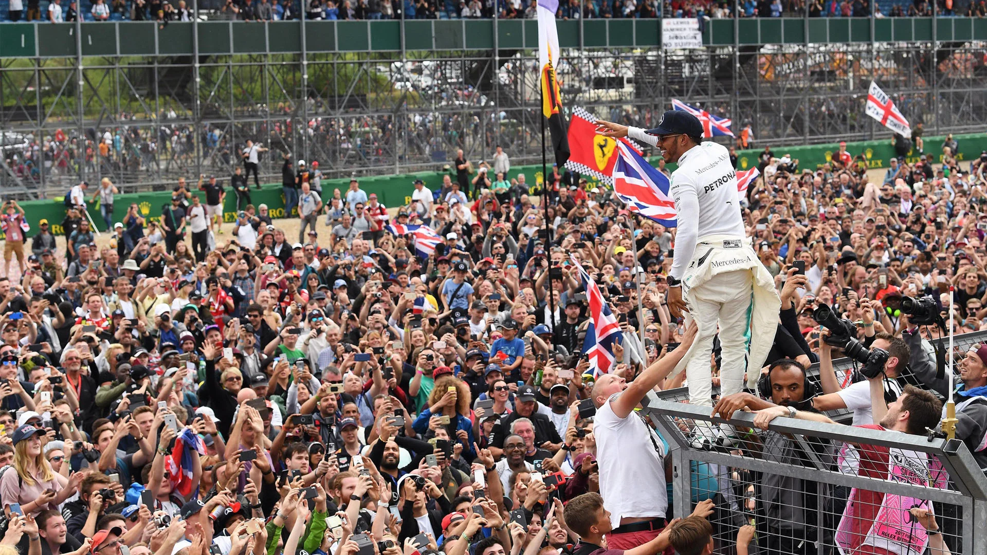 Race winner Lewis Hamilton (GBR) Mercedes AMG F1 celebrates with the fans at Formula One World