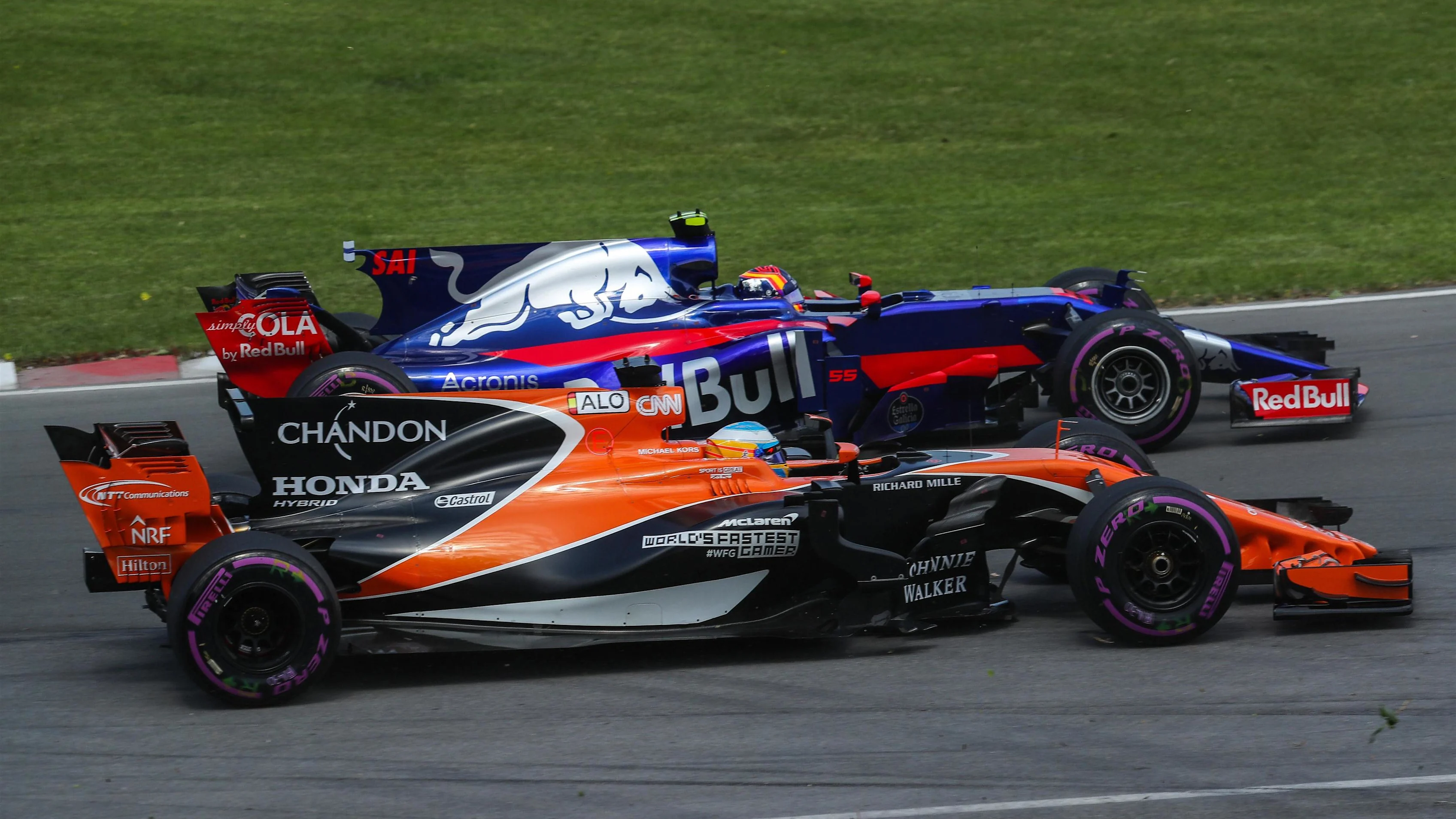 Fernando Alonso (ESP) McLaren MCL32 and Carlos Sainz jr (ESP) Scuderia Toro Rosso STR12 at Formula