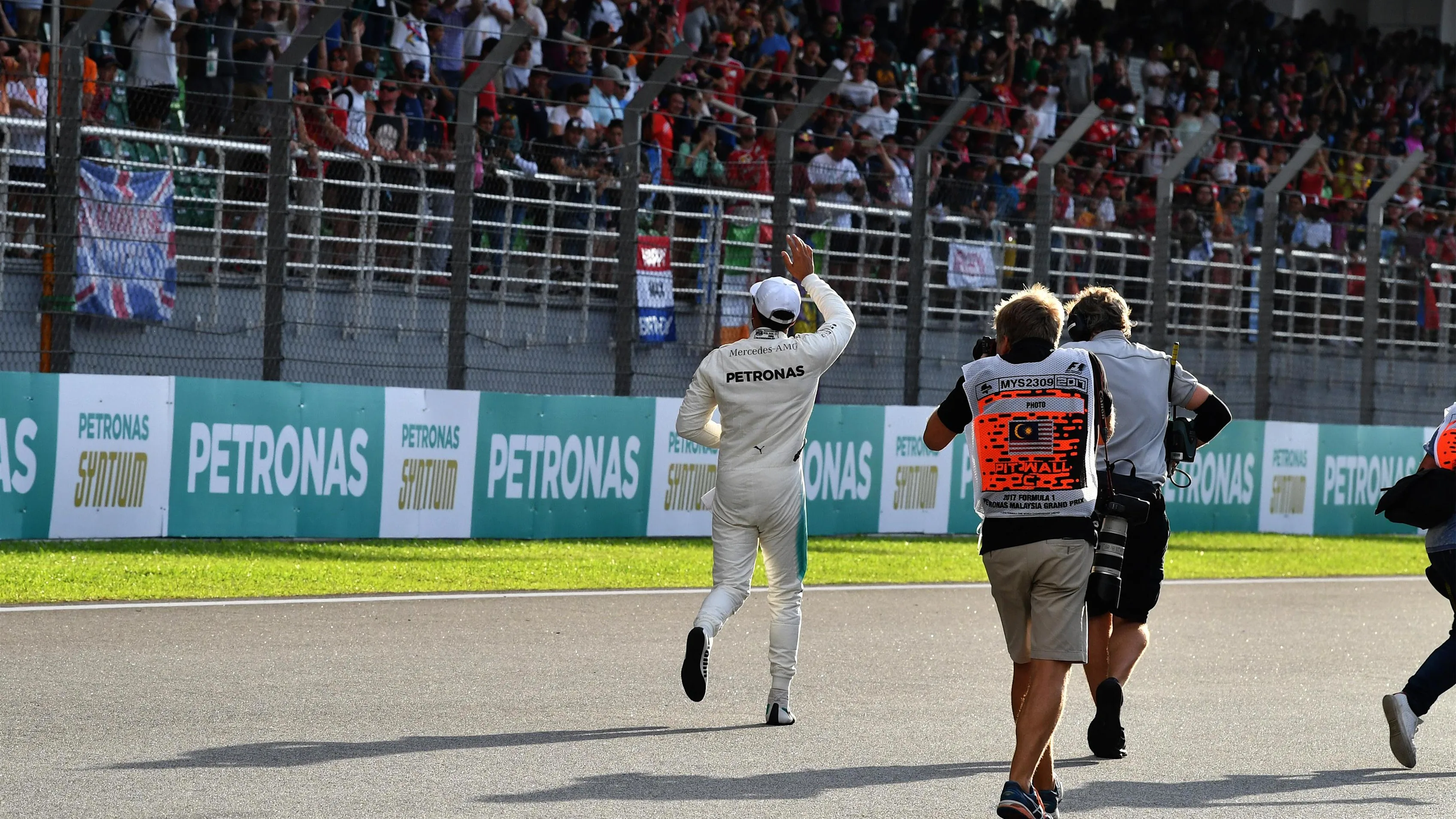 Pole sitter Lewis Hamilton (GBR) Mercedes AMG F1 celebrates in parc ferme at Formula One World Championship, Rd15, Malaysian Grand Prix, Qualifying, Sepang, Malaysia, Saturday 30 September 2017. © Mark Sutton/Sutton Images
