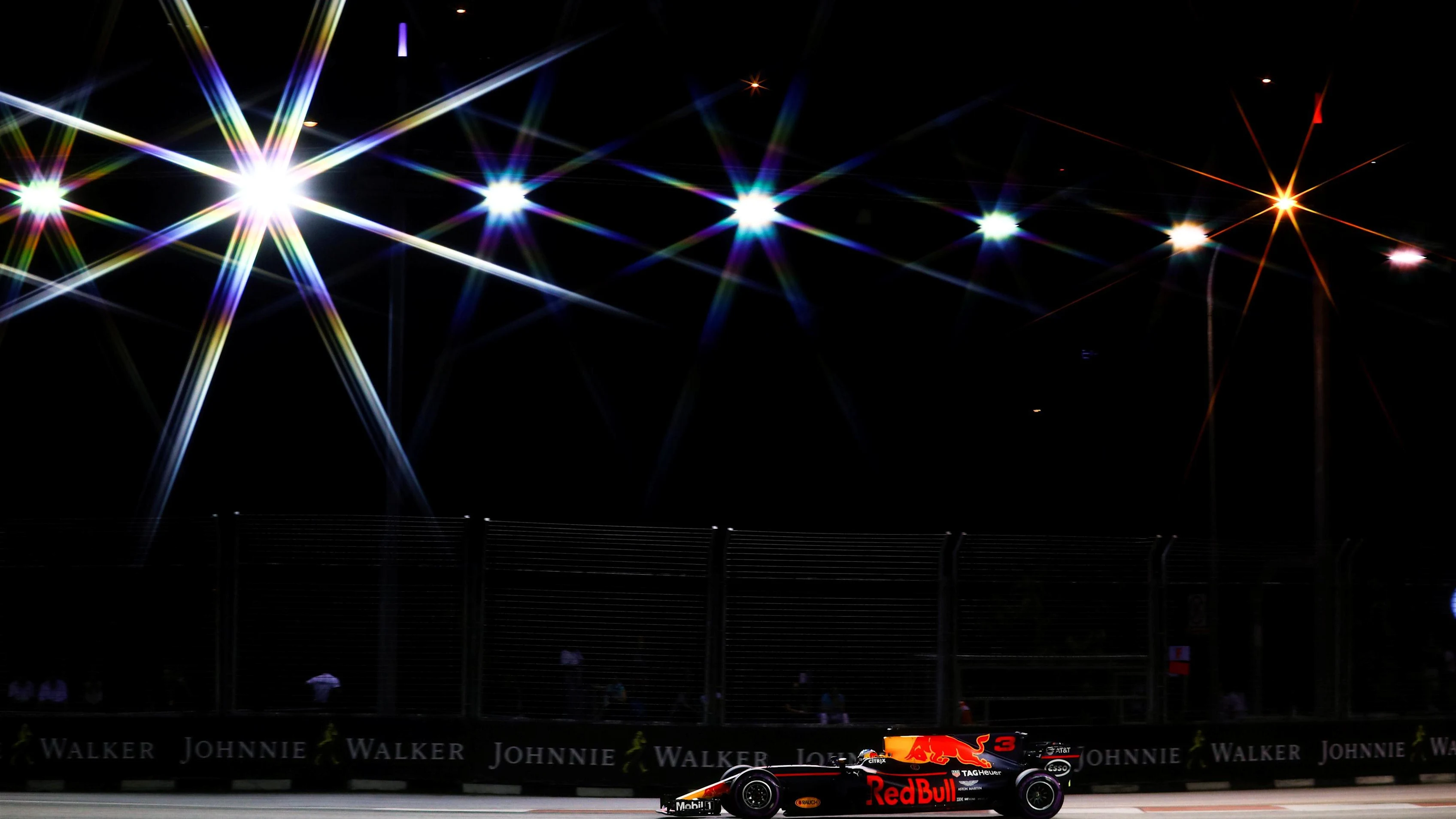 Daniel Ricciardo (AUS) Red Bull Racing RB13 at Formula One World Championship, Rd14, Singapore Grand Prix, Qualifying, Marina Bay Street Circuit, Singapore, Saturday 16 September 2017. © Sutton Images