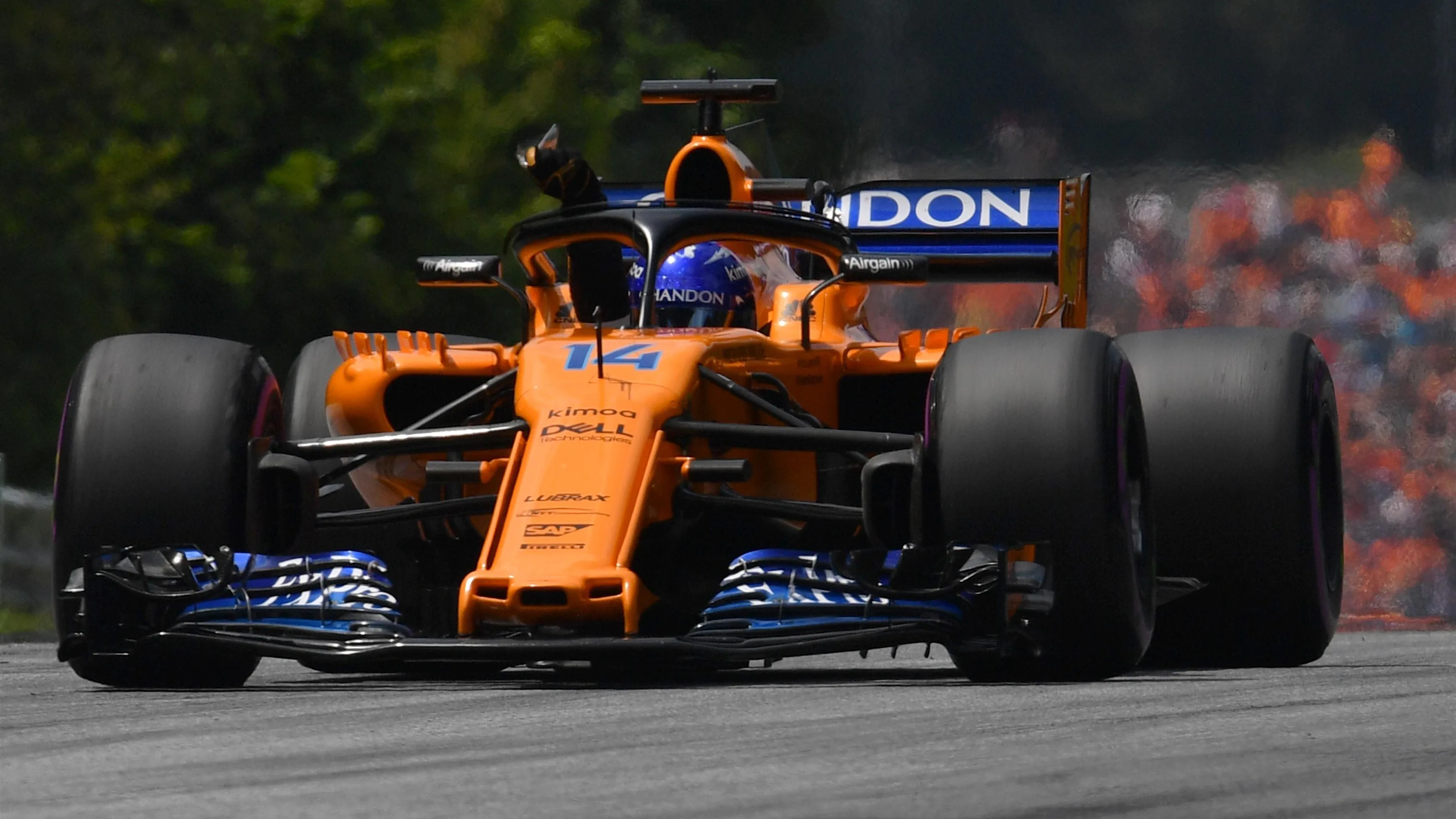 Fernando Alonso (ESP) McLaren MCL33 removes a tear off from his visor at Formula One World