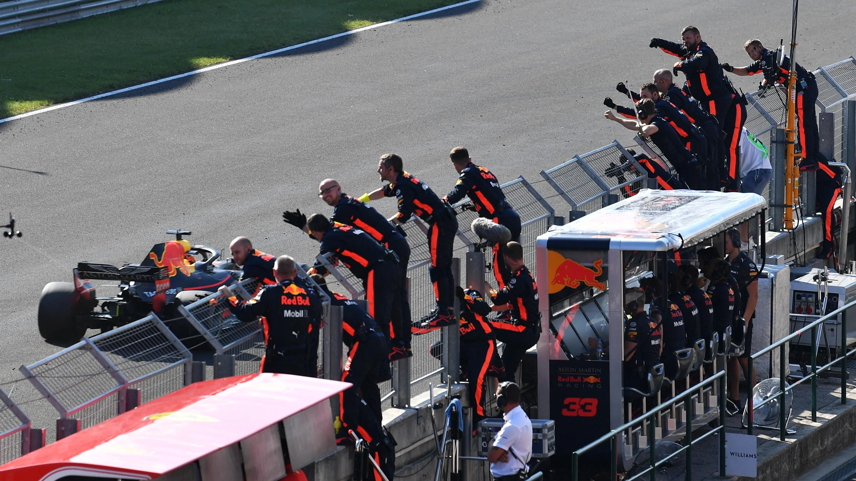 Daniel Ricciardo (AUS) Red Bull Racing RB14 crosses the line at Formula One World Championship, Rd12, Hungarian Grand Prix, Race, Hungaroring, Hungary, Sunday 29 July 2018. © Mark Sutton/Sutton Images