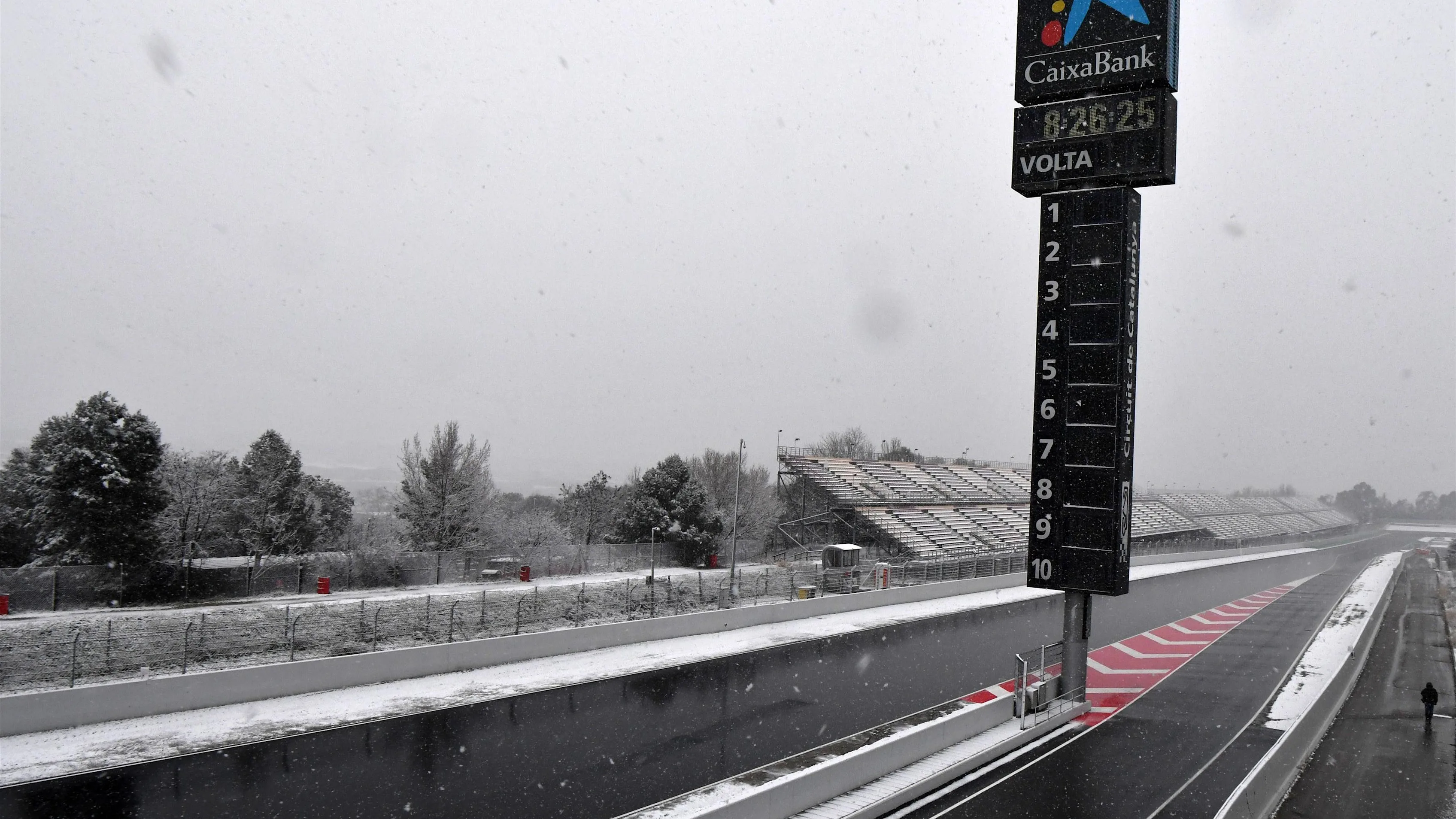 Snow stops testing on day three at Formula One Testing, Day Three, Barcelona, Spain, 28 February 2018. © Mark Sutton/Sutton Images