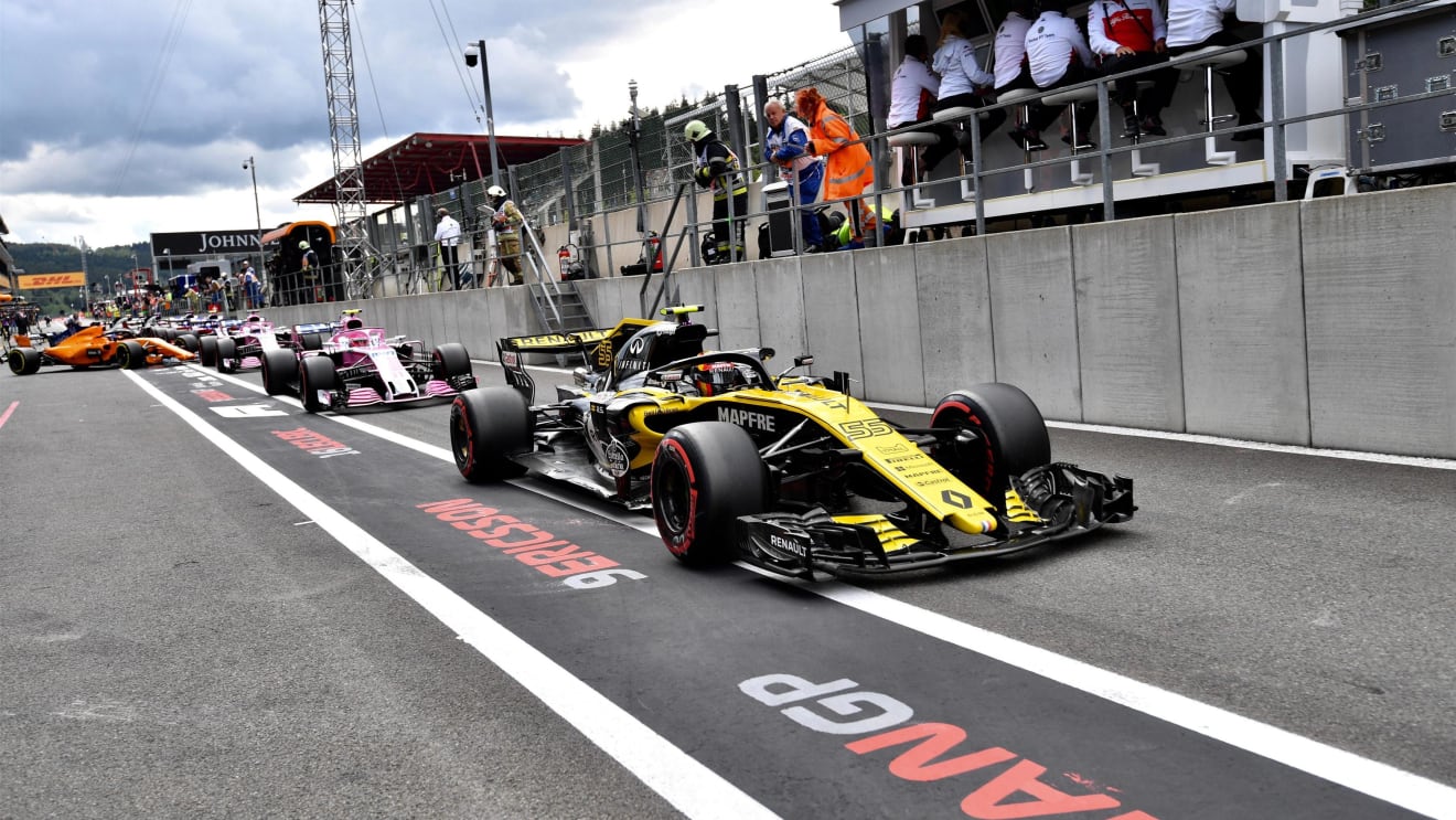 Renault evaluating pit lane start for Sainz